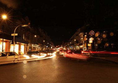 Aydınlanmış şehrin güzel manzarası
