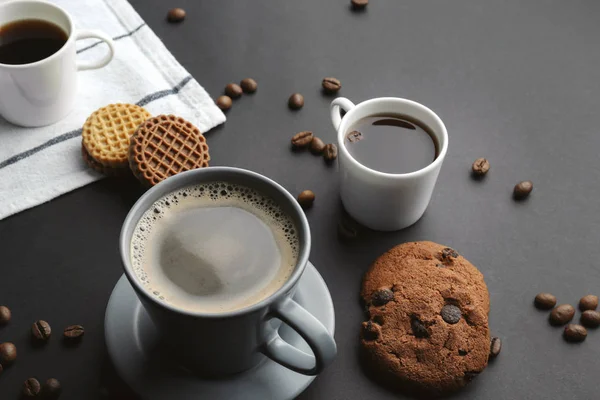 Cups with tasty aromatic coffee and cookies on table — Stock Photo, Image