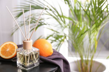 Citrus kamış ayırıcı masadaki masada.