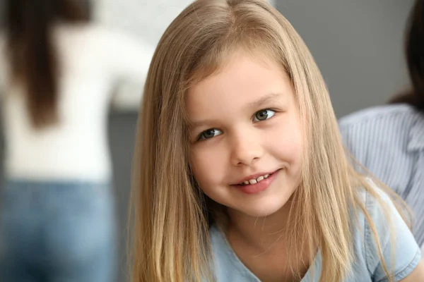 Πορτρέτο του χαριτωμένο κοριτσάκι — Φωτογραφία Αρχείου