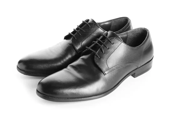 Par de sapatos masculinos elegantes no fundo branco — Fotografia de Stock