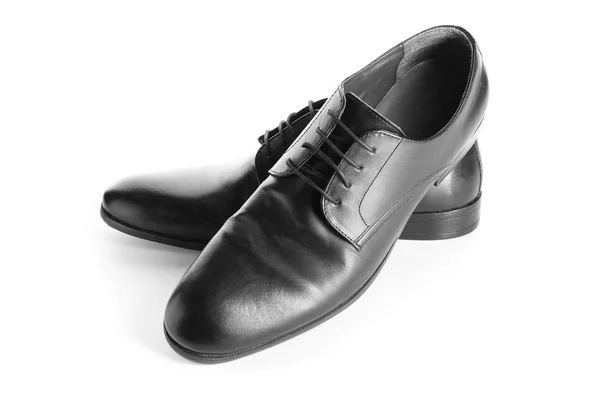 Par de sapatos masculinos elegantes no fundo branco — Fotografia de Stock