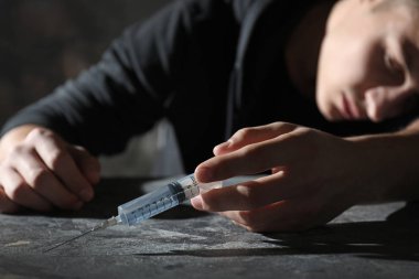 Masada şırınga ile erkek suicider