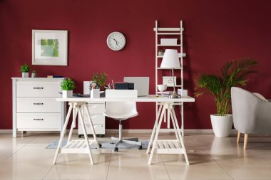 Şık işyeri ile modern oda içi