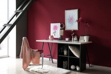 Şık işyeri ile modern oda içi