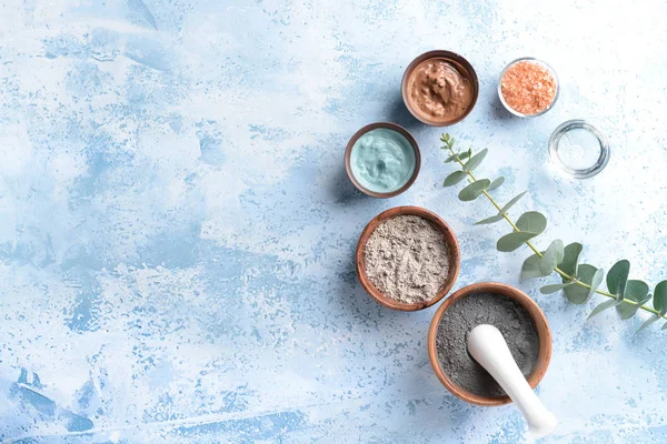 Ingredients for facial mask on color background — Stock Photo, Image