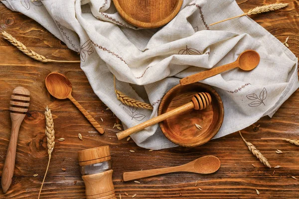 Set of kitchenware on wooden background — Stock Photo, Image