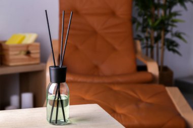 Odadaki masada Reed dağıtıcı