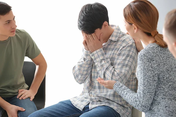 People supporting their friend with suicidal thoughts at home — Stock Photo, Image