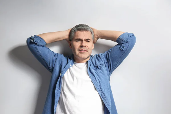 Portrait of mature man on grey background — Stock Photo, Image