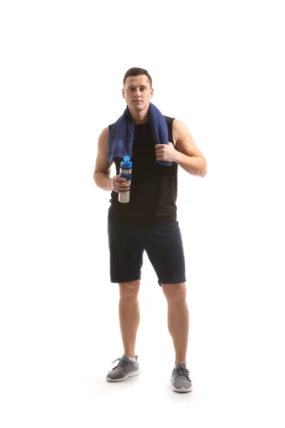 Joven deportivo con botella de agua sobre fondo blanco —  Fotos de Stock