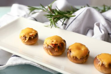 Plaka ile masada lezzetli mantar dolması