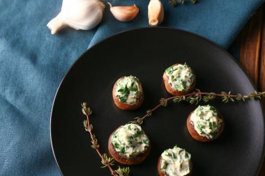 Plaka ile masada lezzetli mantar dolması