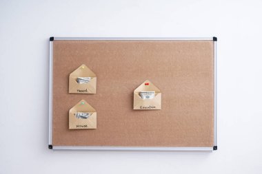 Zarflar gemide farklı ihtiyaçları için para ile. Tasarruf kavramı