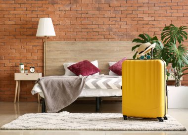 Odada bavul var. Seyahat kavramı