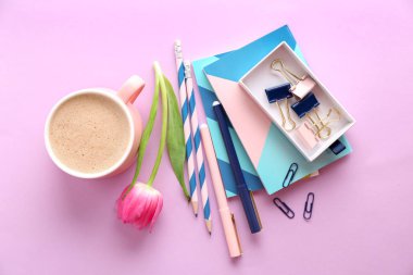 Kahve renkli arka plan üzerinde ile şık ileti örneği