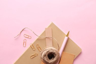 Renk arka plan üzerinde şık ileti örneği