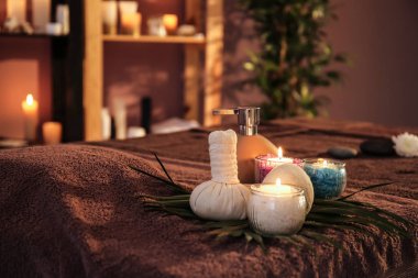 Bitkisel çanta, kozmetik ve mumlar spa salon tablo