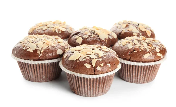 Lekkere amandel muffins op witte achtergrond — Stockfoto