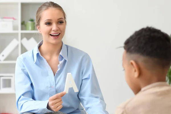 Speech therapist working with little boy in office — Stock Photo, Image