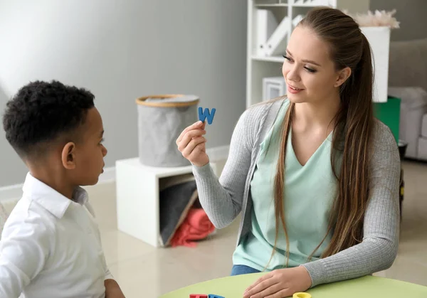 Little boy at speech therapist office — Stock Photo, Image