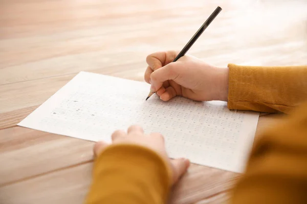 Girl passing school test in classroom, closeup — Stock Photo, Image