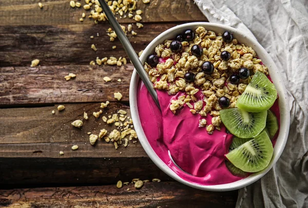 Bowl with tasty acai smoothie on wooden table — Stock Photo, Image