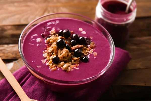 Bowl with tasty acai smoothie on wooden table — Stock Photo, Image