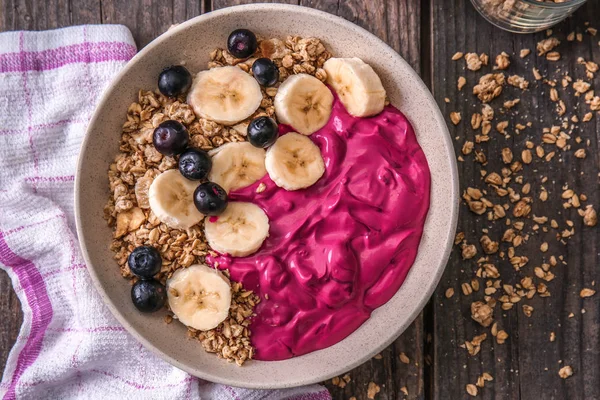 Bowl with tasty acai smoothie on wooden table — Stock Photo, Image