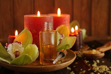 Esans masaya mumlar yanan ile