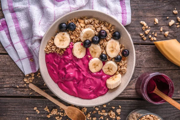 Bowl with tasty acai smoothie on wooden table — Stock Photo, Image