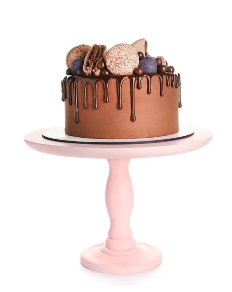 Стенд со сладким шоколадным тортом на белом фоне — стоковое фото