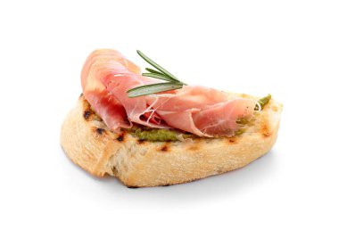 Beyaz arka planda taze lezzetli bruschetta.