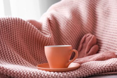 Fincan çay sıcak ekose üzerinde