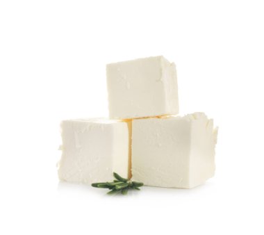 Beyaz arka planda lezzetli peynir.