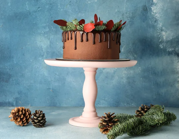 Stand with Christmas chocolate cake on table — Stock Photo, Image