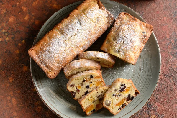 Masada lezzetli ev yapımı kekler ile Tabak — Stok fotoğraf