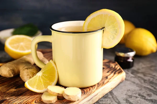 Cup of hot tea with lemon and ginger on wooden board — Stock Photo, Image