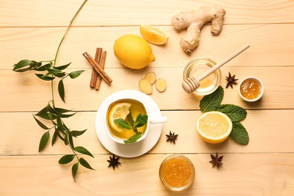 Cup of hot tea with lemon, ginger and honey on wooden table — Stock Photo, Image