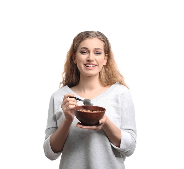 Молодая женщина ест вкусный йогурт на белом фоне — стоковое фото