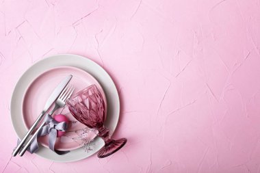 Renk arkaplanındaki güzel Paskalya tablosu