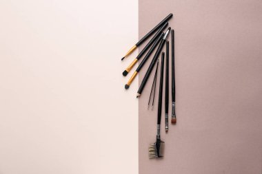 Kaşları düzeltme renk arka plan üzerinde için bir araç ayarla