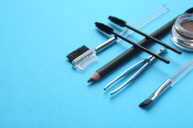 Kaşları düzeltme renk arka plan üzerinde için bir araç ayarla