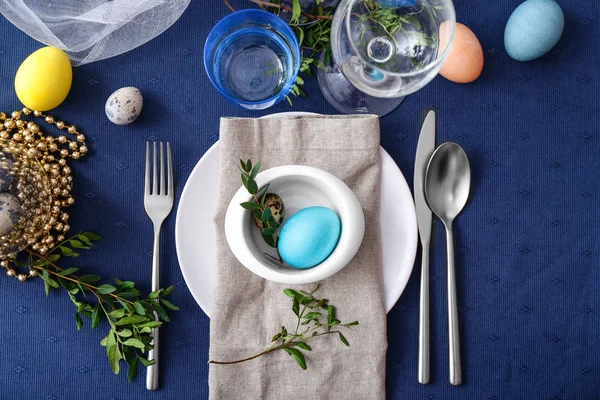 Beautiful Easter table setting on color background — Stock Photo, Image