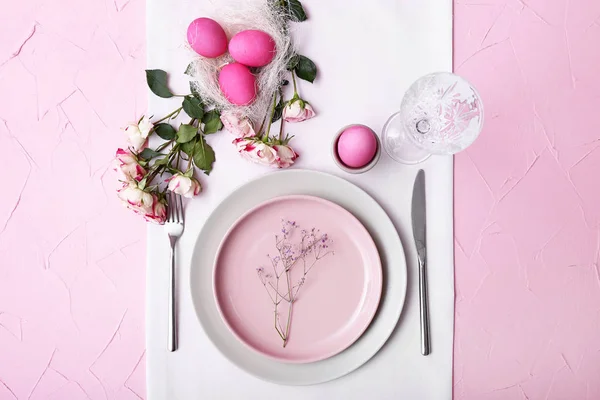 Beautiful Easter table setting on color background — Stock Photo, Image