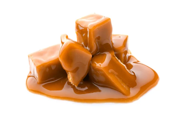 Saborosos doces de caramelo no fundo branco — Fotografia de Stock