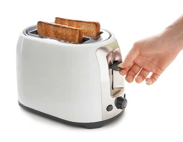 Vrouw toast maken voor het ontbijt — Stockfoto