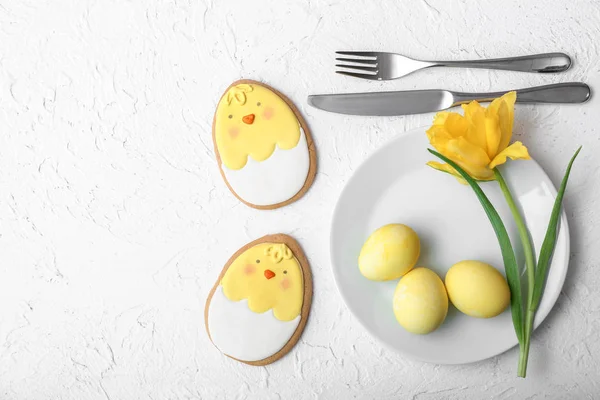 Vacker påsk bord inställning på vit bakgrund — Stockfoto