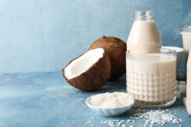 Renkli hindistan cevizi sütü