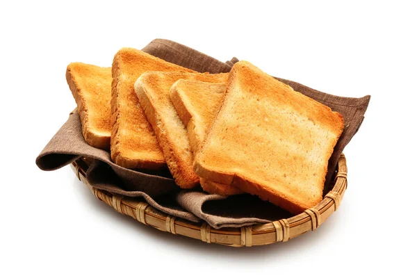 Prato de vime com fatias de pão torrado sobre fundo branco — Fotografia de Stock